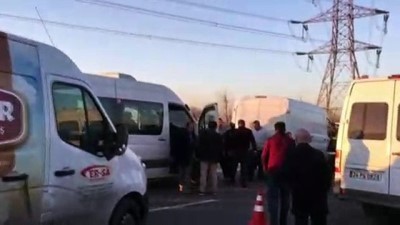 Refüjü Aşan Otomobil İki Araca Çarptı