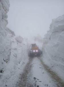 Yüksekova'da  Yüksek Kesimlerde  Kar Mücadelesi
