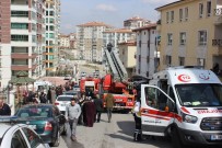 EVDE TEK BAŞINA - Çıkan Yangın Yürekleri Ağza Getirdi