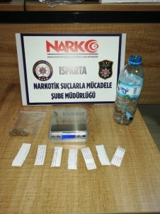 Isparta'da 7 Paket Esrar Maddesiyle Yakalanan Şüphelilere Gözaltı