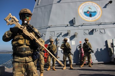 Temsili Düşman Adası Ele Geçirildi, Yerli Silahlar Göz Doldurdu