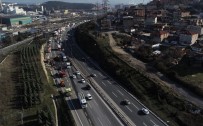 TIR DORSESİ - Yanan Kağıt Yüklü Tırın TEM'de Oluşturduğu Trafik Havadan Görüntülendi