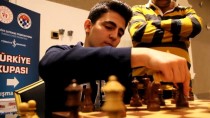 SATRANÇ - Aile Boyu Satranç Turnuvalarında Yarışıyorlar