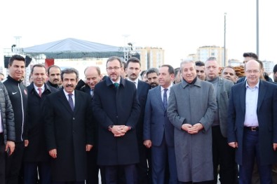 Bakan Kasapoğlu Diyarbakır'da Sporcularla Buluştu