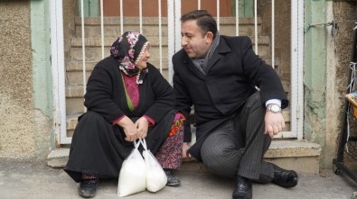 Başkan Cömez Kolları Sıvadı...Ak Parti'den Ücretsiz Süt Dağıtımı