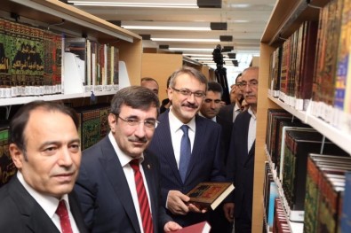 Bu Kütüphanenin İçinde Cep Sineması Da Var