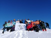 TÜRKIYE DAĞCıLıK FEDERASYONU - Çığ Altında Kalan Akademisyenler İçin Zirve Tırmanışı Yapıldı