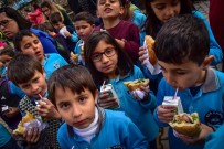 CENGIZ CANTÜRK - Döşemealtı'nda 250 Öğrenciye Balık Ziyafeti