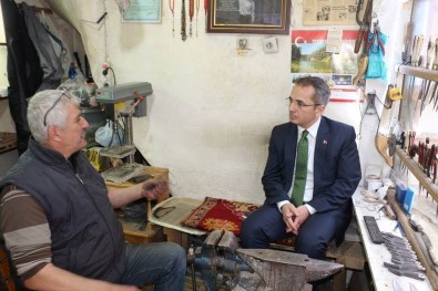 Kaymakam Deniz Pişkin, Devlet Sanatçısı Unvanı Alan Bıçak Ustasını Ziyaret Etti