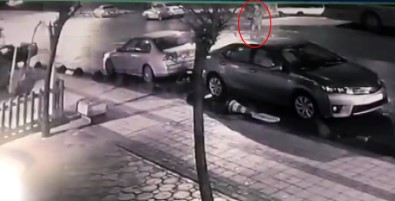 (Özel) Sancaktepe'de Alkollü Sürücünün Yayaya Çarparak Ölümüne Neden Olduğu Kaza Kamerada