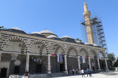 Sur Olaylarında Zarar Gören Kurşunlu Camii İbadete Açılıyor
