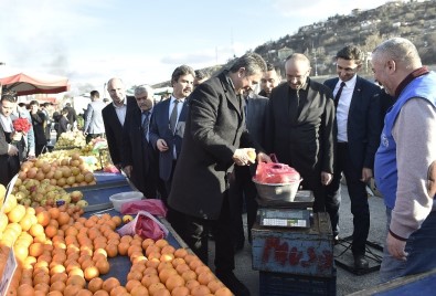 Başkana Adayı Tezgahın Başına Geçip Satış Yaptı
