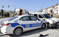 BURDUR MERKEZ - Burdur'da Trafik Polisleri Kaza Yaptı Açıklaması 4 Yaralı
