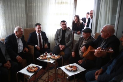 CHP'li Sandal Açıklaması 'Bayraklı'da Meydan Sorunu Var'