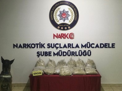 Deterjan Bidonlarına Gizlenmiş Uyuşturucuyu 'Einstein' Buldu