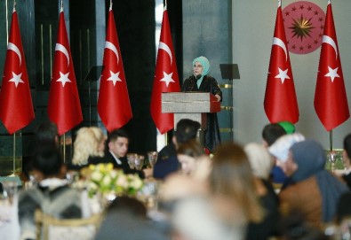 Emine Erdoğan'dan Koruyucu Aileler Ve Devlet Koruması Altındaki Çocuklara Yemek