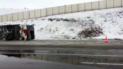 GÜNCELLEME - Sivas'ta Yolcu Otobüsü Devrildi Açıklaması 32 Yaralı