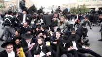 EZİLME TEHLİKESİ - İsrail Polisinden Ultra-Ortodoks Yahudilerin Gösterisine Müdahale
