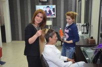 8 MART DÜNYA KADINLAR GÜNÜ - Kuaförden Kadınlara Jest