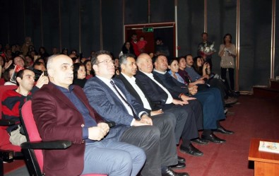 Onur Akın Kartal'da Muhteşem Bir Konser Verdi