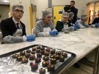 İŞİTME ENGELLİ - Otizmli Çocuklar, İBB Lojistik Destek Merkezi'nde Pizza Ve Pasta Yaptı