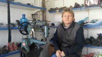 ÇOCUK OYUNCAĞI - (Özel) Eşinden Öğrendiği Meslekte Şehrin Tek Kadın Ayakkabı Tamircisi Oldu