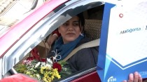 KADIN ŞOFÖR - Azerbaycan'da Trafik Polislerinden Kadın Sürücülere Sürpriz