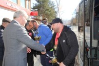 SAĞ VE SOL - Başarı Altınla Ödüllendirildi