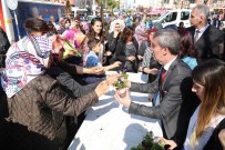 Başkan Şirin'den Kadınlara 8 Mart Çiçeği