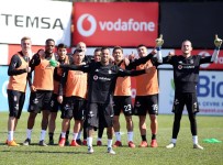 NEVZAT DEMİR - Beşiktaş Hazırlıklarını Sürdürdü