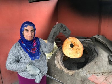 Emekçi Kadınlar Ekmek Üreterek Geçimlerini Sağlıyorlar