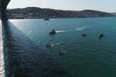 Kadın komandolar İstanbul Boğazı'na halatla indi