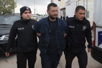 Kıskançlık Krizine Girip Karısını Ve Kızını Bıçakladı