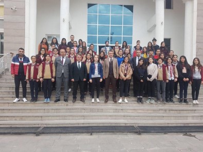 Kız Sporculardan Kaymakam Yüksel'e Ziyaret