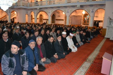 Kulu'da Regaip Kandili'nde Vatandaşlar Camilere Akın Etti