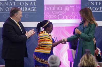 Melania Trump, Başarılı Kadınlara Ödül Verdi