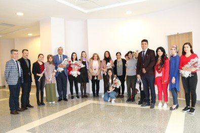 NEVÜ Kadın Personel Ve Öğrencilerine 'Kadınlar Günü'nde Karanfil