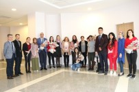 HACIBEKTAŞ VELİ - NEVÜ Kadın Personel Ve Öğrencilerine 'Kadınlar Günü'nde Karanfil