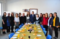 MEMUR - (Özel) Okul Müdüründen Kadın Çalışanlara '8 Mart' Jesti