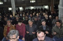 REGAİP KANDİLİ - Şuhut'ta Regaip Kandilinde Vatandaşlar Camilere Akın Etti