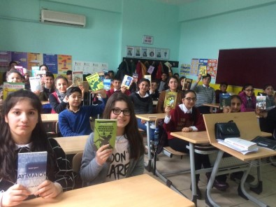 Üniversiteli Gençlerden Ortaokullu Öğrencilere Destek