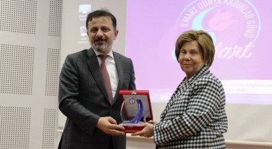 -DPÜ'de Dünya Kadınlar Günü Ödülleri Sahiplerini Buldu