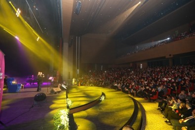 Gaziantep, Zerrin Özer'le Coştu