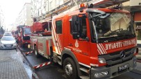 GAZ MASKESİ - Güngören'de İki Apartmanın Çatısı Alev Alev Yandı