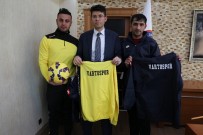 Kaymakam Kaçmaz'dan Yeşil Vartospor Kulübü Sporcularına Malzeme Desteği