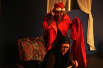 SıĞıNMA - 'Kırık Askı' Kuşadası'nda Seyirci İle Buluştu