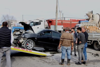 Samsun'da İki Otomobil Çarpıştı Açıklaması 4 Yaralı