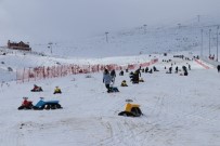 KAR KALINLIĞI - Sivas'ta Kayak Sezonu Devam Ediyor