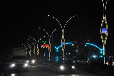 Yüksekova Caddelerinde Işıklandırma Çalışmaları