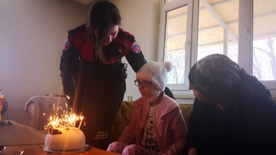 Yunus Polislerinden Kanser Çocuğa Duygulandıran Hareket